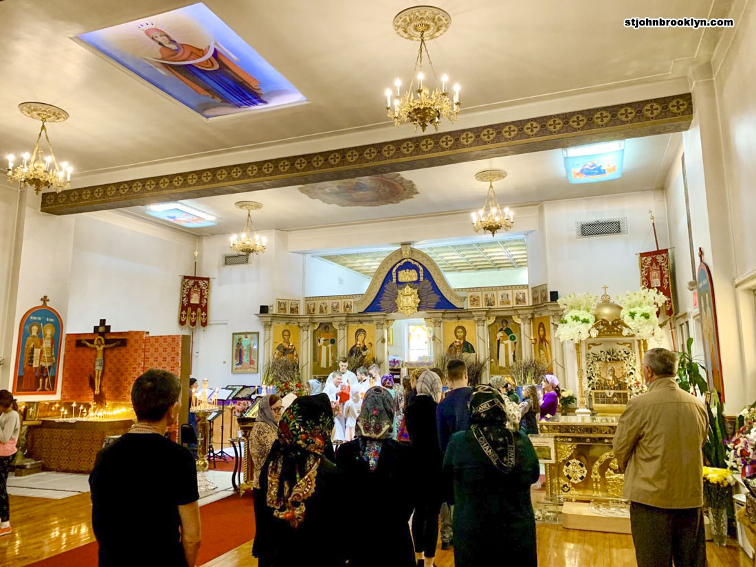 В Лазареву субботу в православной церкви в Бруклине совершили Божественную литургию