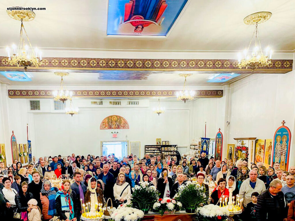 Богослужение в православной церкви святого Иоанна Предтечи в Бруклине