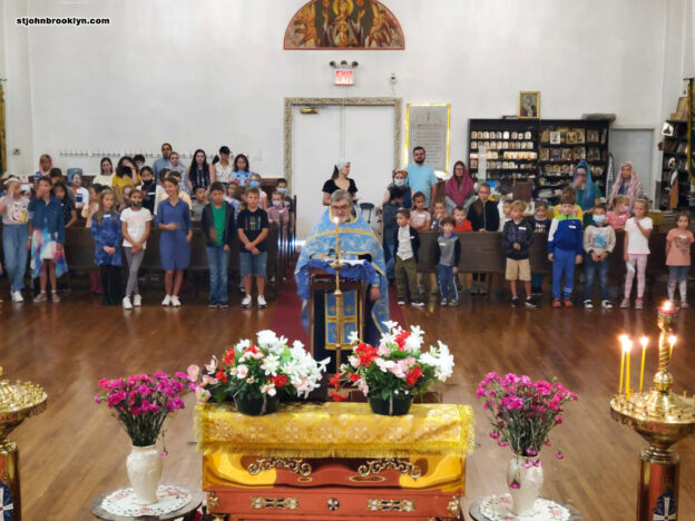 Отец Александр благословил учащихся детской школы преподобного Сергия на новый учебный год