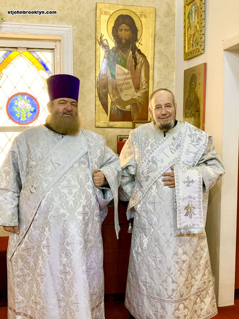 В Лазареву субботу в православной церкви в Бруклине совершили Божественную литургию