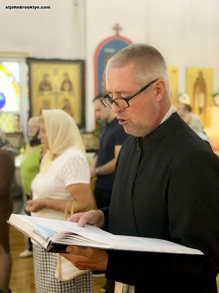 При большом собрании верующих в Бруклинском православном соборе отметили праздник Троицы