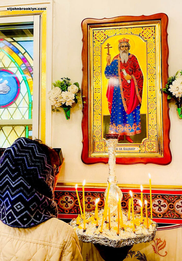 Молитва у иконы святого князя Владимира в Бруклине