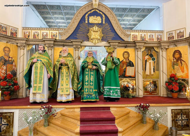 В православной церкви в Бруклине совершили богослужения праздника Троицы