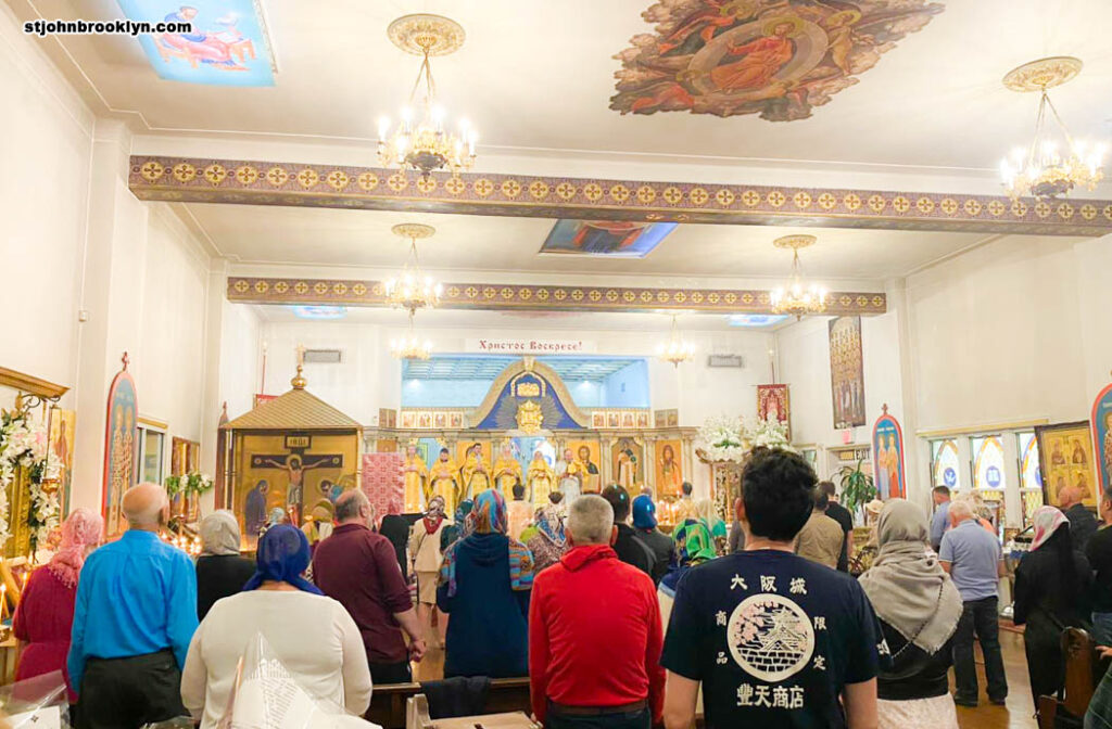 Православная церковь в Бруклине. Литургия в Неделю 13-ю после Пятидесятницы