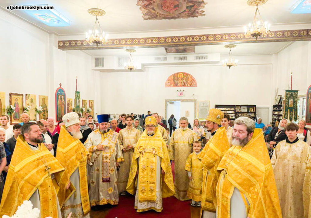 Православная церковь в Бруклине. Литургия в Неделю 13-ю после Пятидесятницы
