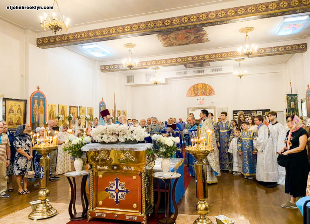 Успение Пресвятой Богородицы в православной церкви в Бруклине