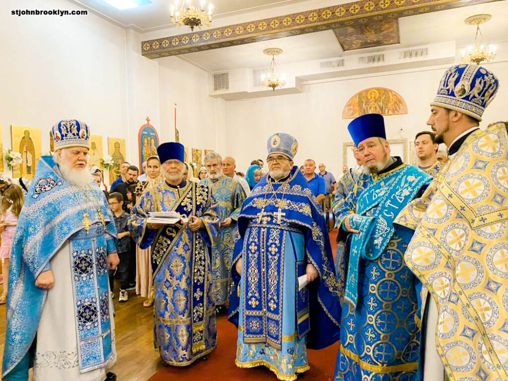 Успение Пресвятой Богородицы в православной церкви в Бруклине