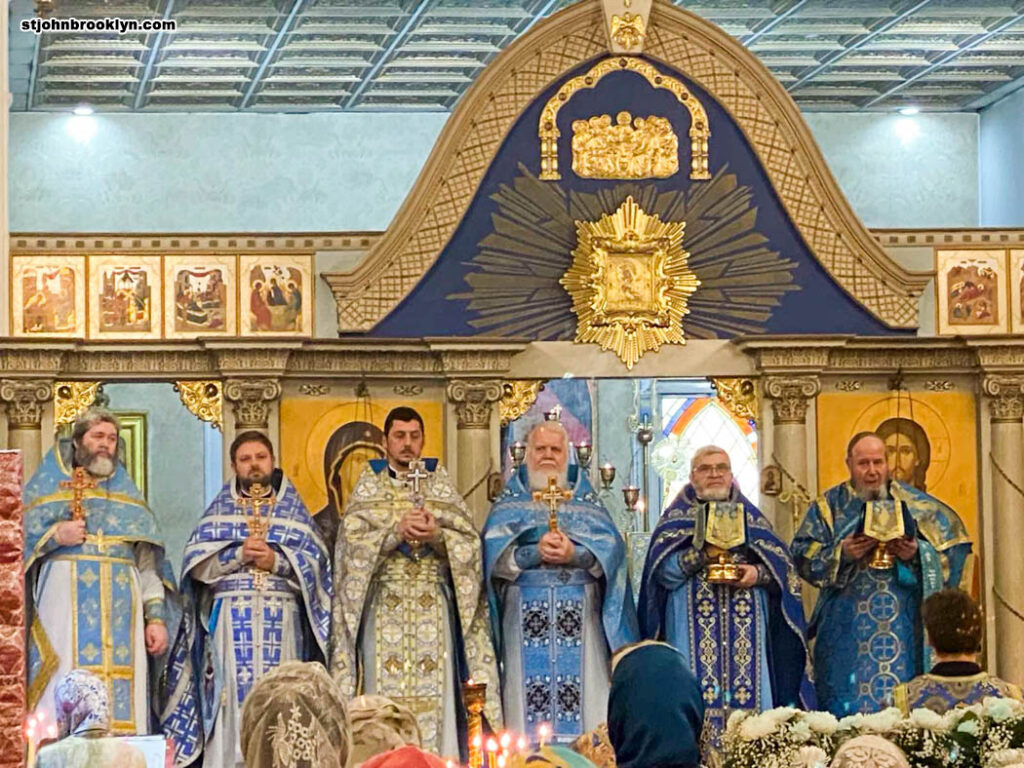 Праздник Покрова Божией Матери отметили в православной церкви в Бруклине