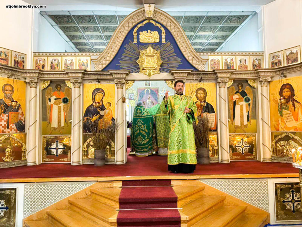 Праздник Входа Господня в Иерусалим молитвенно отметили в православной церкви в Бруклине