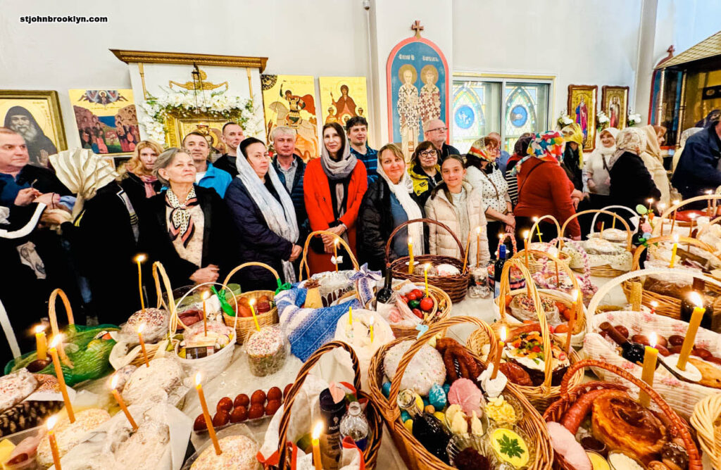Освящение пасох в православной церкви в Бруклине
