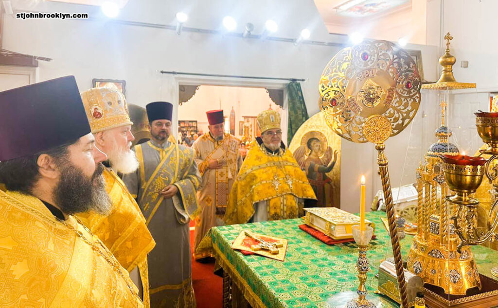 Православная церковь в Бруклине: Божественная литургия в 7-ю неделю по Пятидесятнице