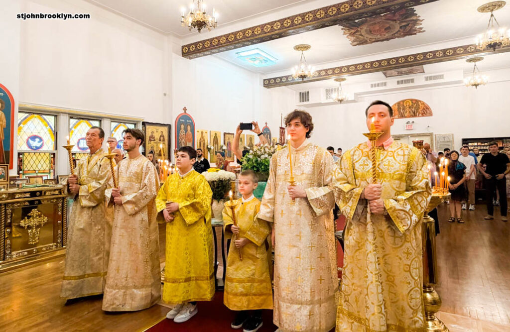 Православная церковь в Бруклине: Божественная литургия в 7-ю неделю по Пятидесятнице