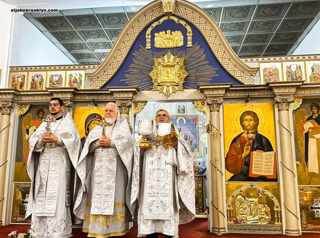 Богослужения праздника Преображения Господня совершили в православной церкви в Бруклине