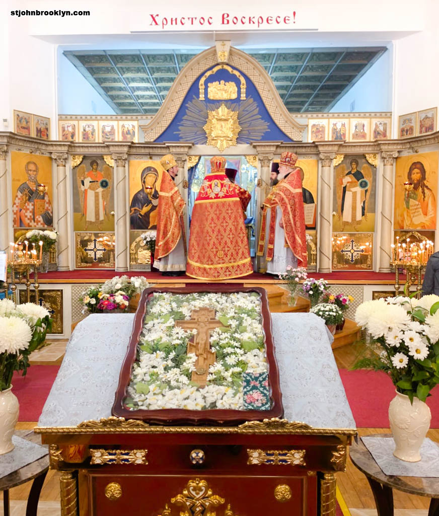 Праздник Воздвижения Креста Господня отметили в православном соборе в Бруклине