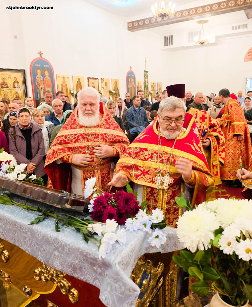 Праздник Воздвижения Креста Господня отметили в православном соборе в Бруклине
