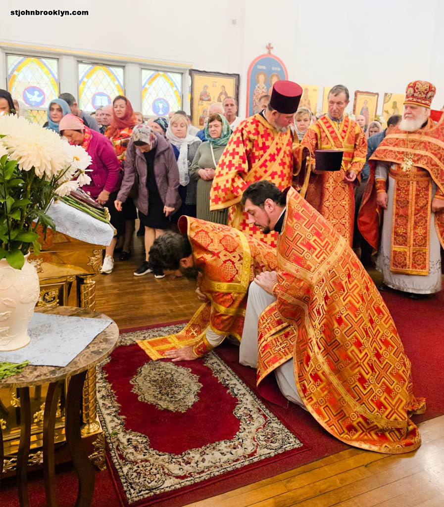 Праздник Воздвижения Креста Господня отметили в православном соборе в Бруклине